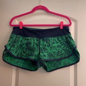 Like New Lululemon Green Paisley Speed Shorts Sz 8
